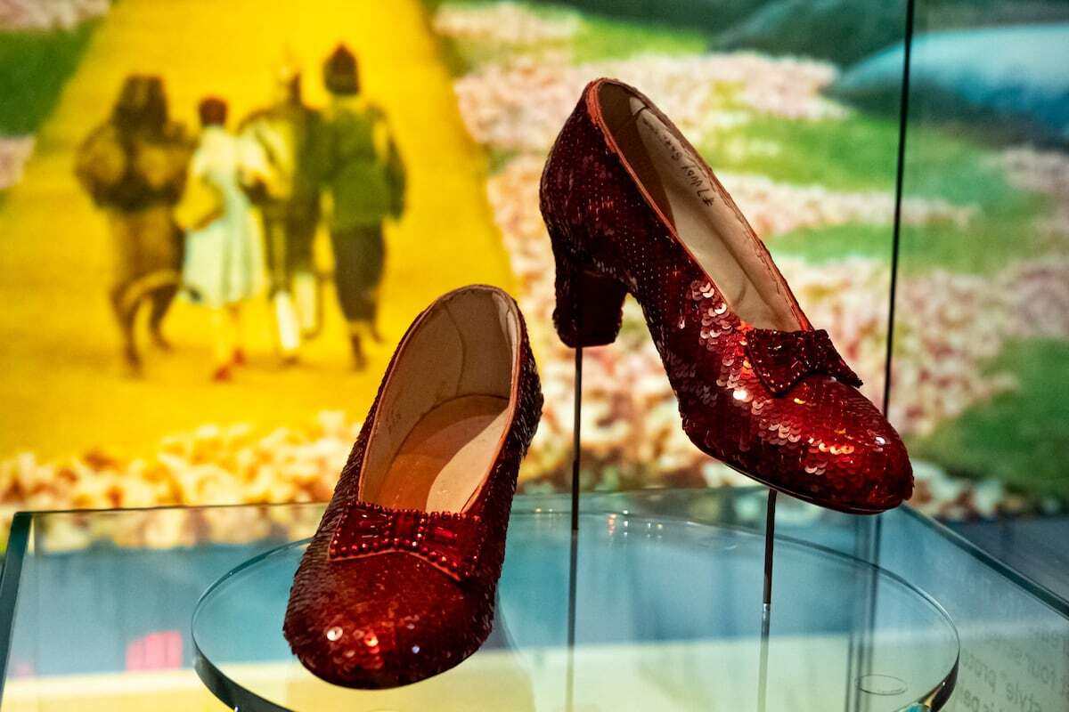 Los zapatos de Dorothy de ‘El mago de Oz’ robados hace 20 años se subastan por 28 millones de dólares