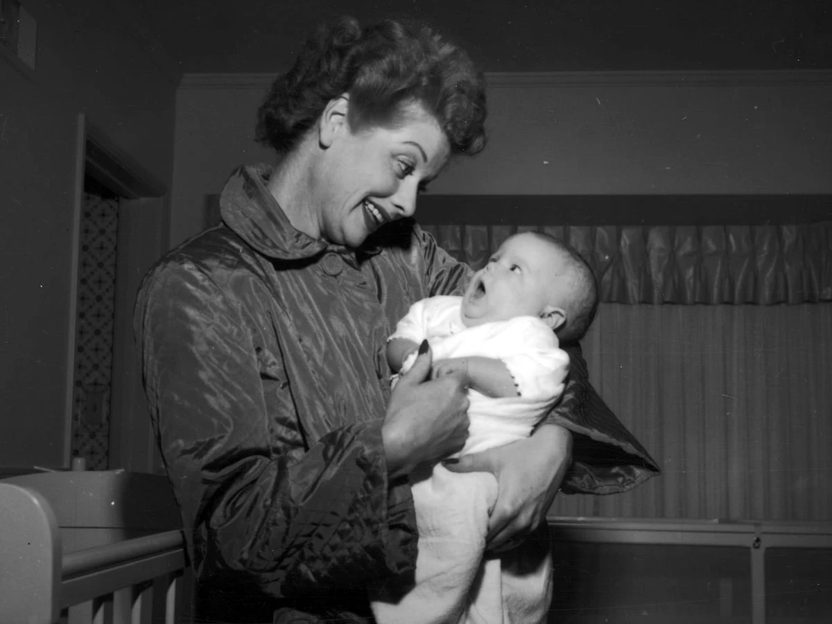 Así descubrió Lucille Ball que estaba embarazada: no se lo dijo su médico, lo escuchó en la radio