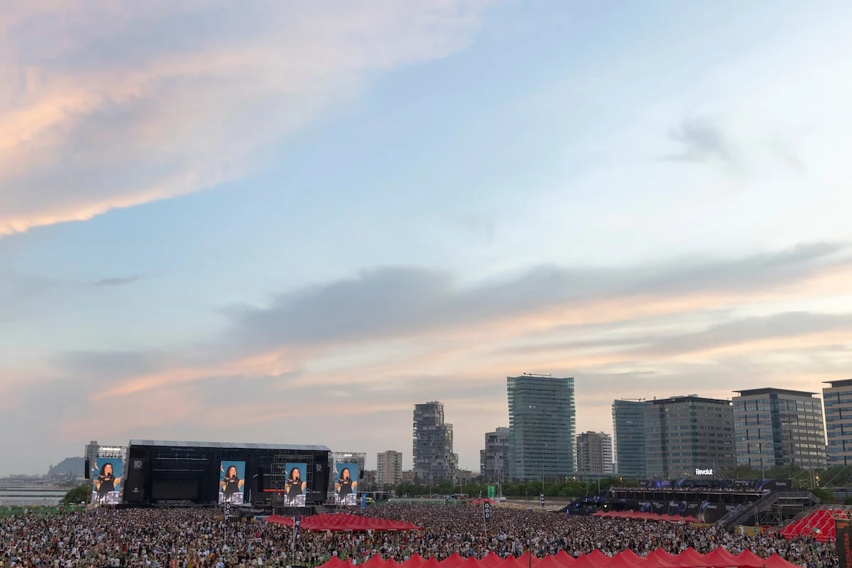 Sabrina Carpenter en el Primavera: brillantina, confetis y pop para rejuvenecer un festival