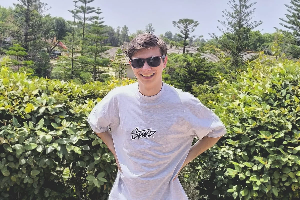 El chico con la mejor nota de Selectividad en Galicia se entera rodeado de amigos y se graba en un reto viral
