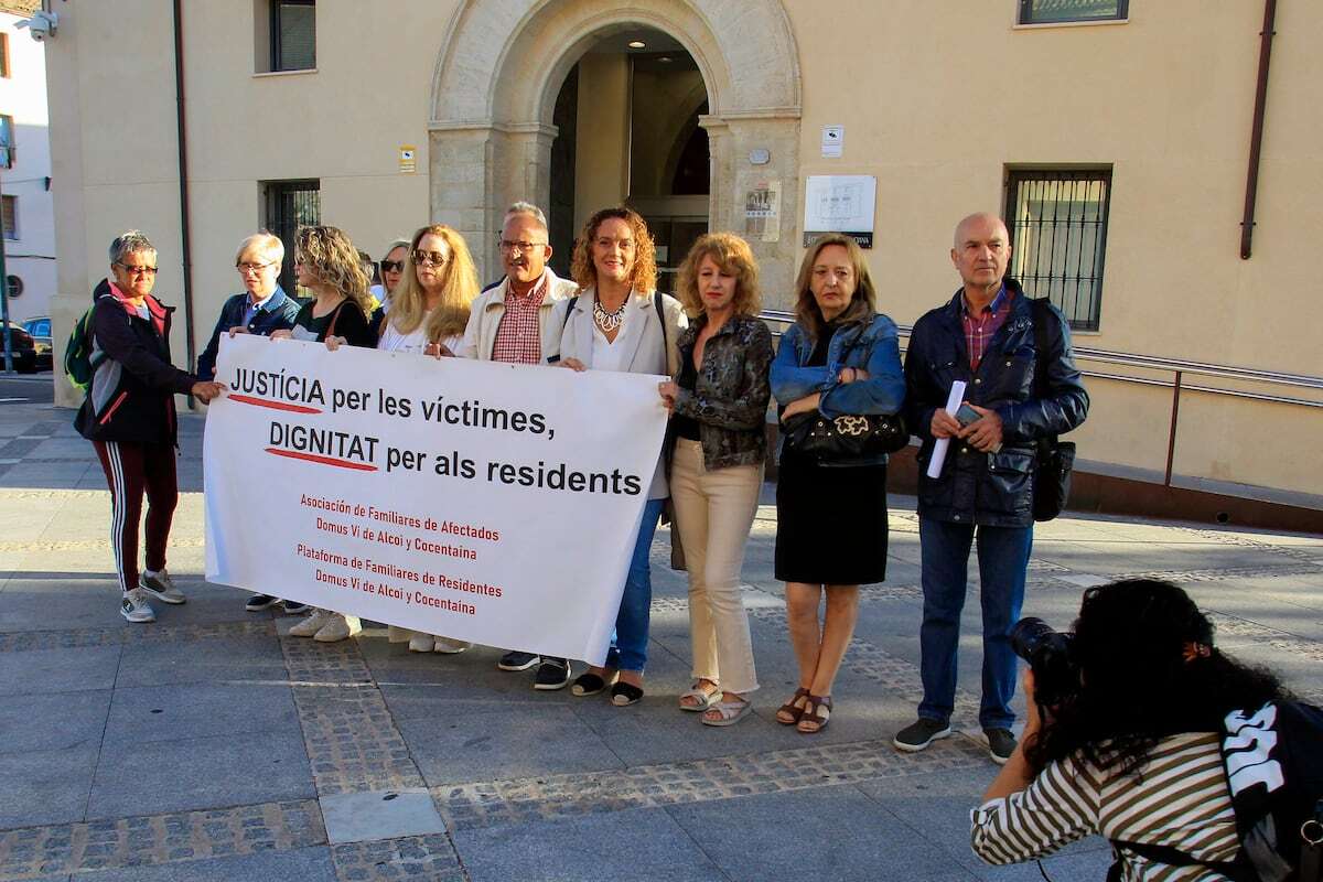 La directora de la residencia de Alcoi con 74 muertos en pandemia niega la hecatombe descrita por un médico