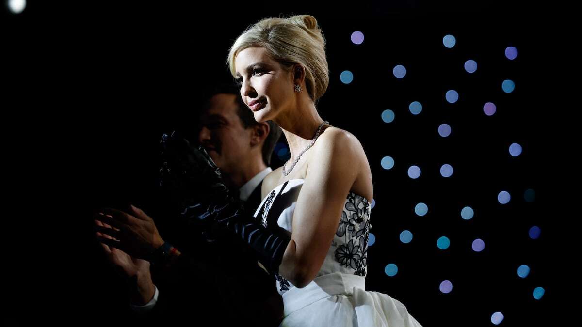 El extraño homenaje de Ivanka Trump a Audrey Hepburn al copiar su icónico vestido de ‘Sabrina’ para el baile inaugural presidencial