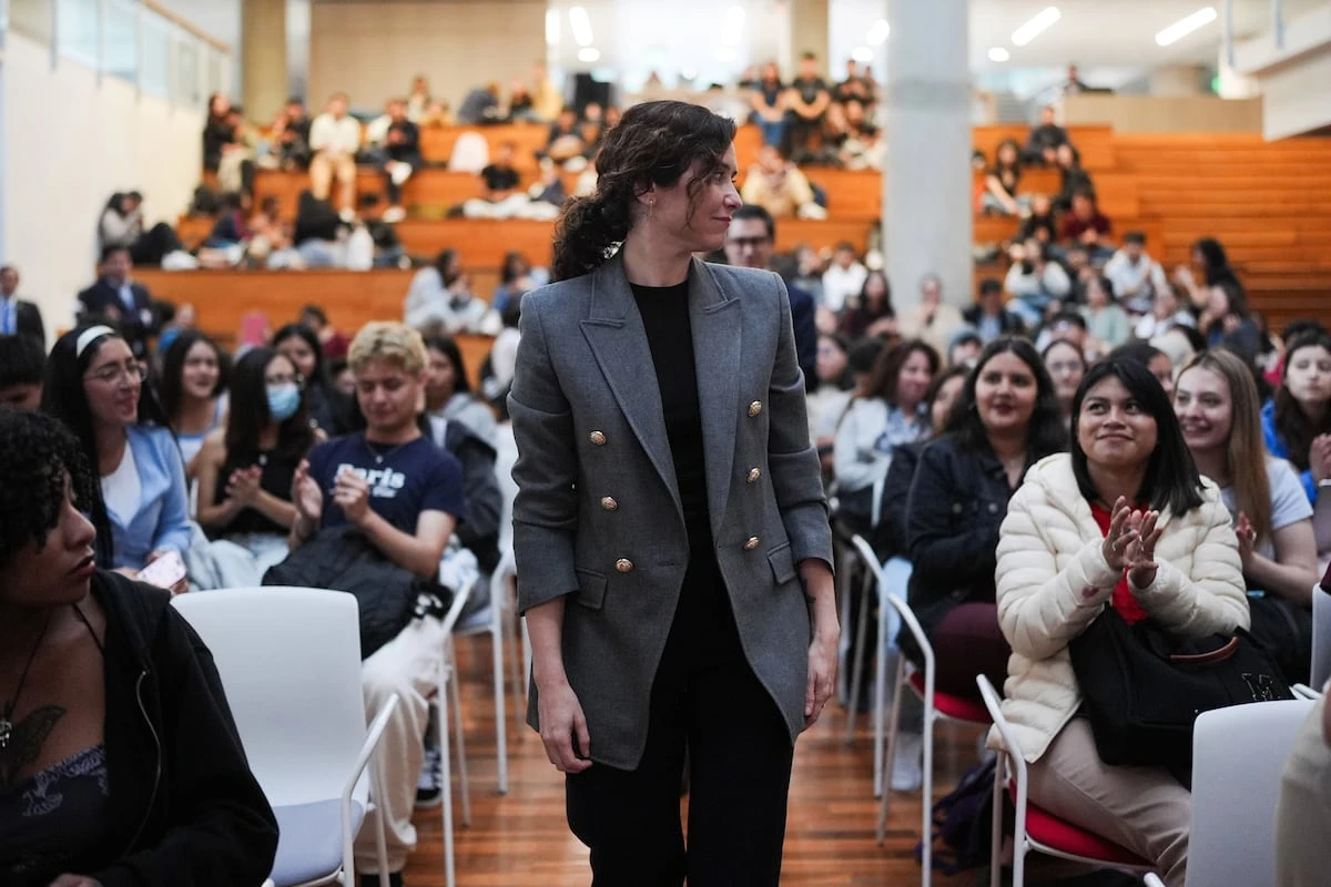 Ayuso anuncia que el IE será la decimocuarta universidad privada de Madrid y aplaza la controvertida Abierta de Europa