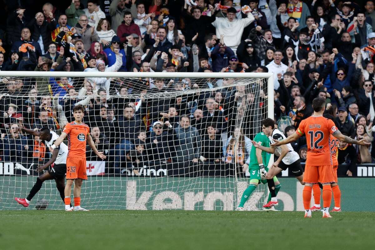 Javi Guerra hace creer al Valencia en la salvación