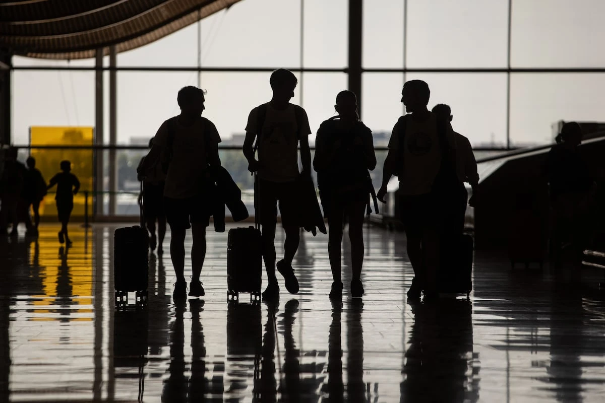 Los aeropuertos españoles recibieron a 63,7 millones de pasajeros internacionales hasta julio, un 6% más que en 2024