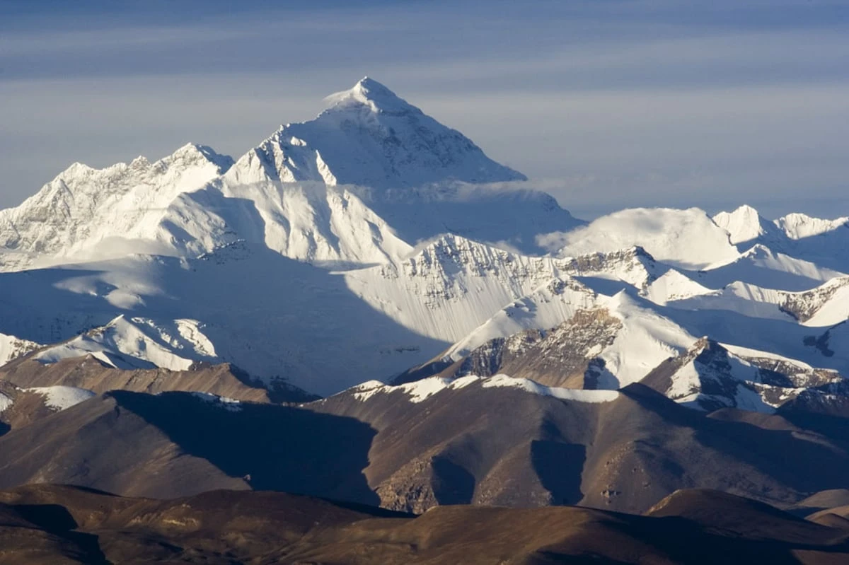 Un alpinista británico bate un récord de ascensos al Everest con 19 veces, pero sigue sin superar a los sherpas
