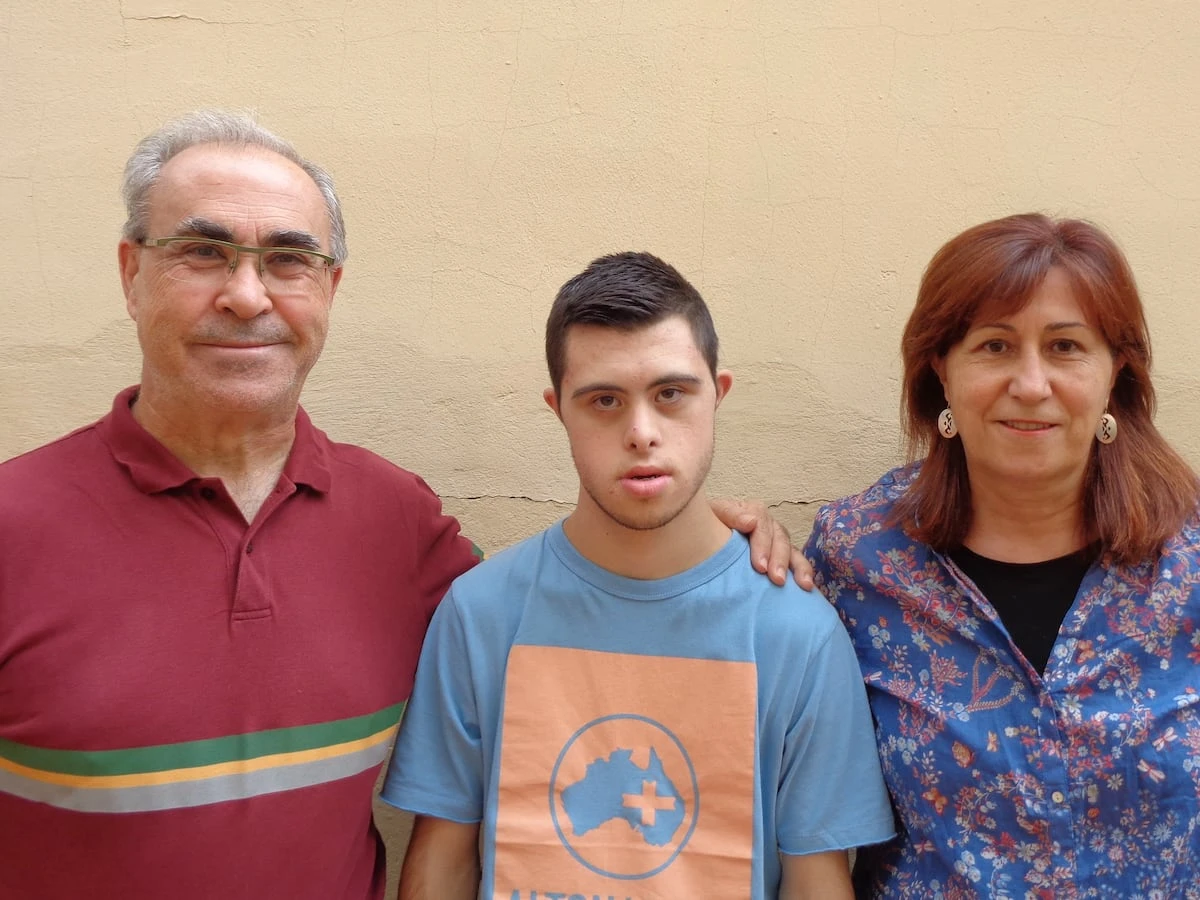 Rubén, el joven obligado a matricularse en un colegio de educación especial cuando era niño, será indemnizado con 25.000 euros