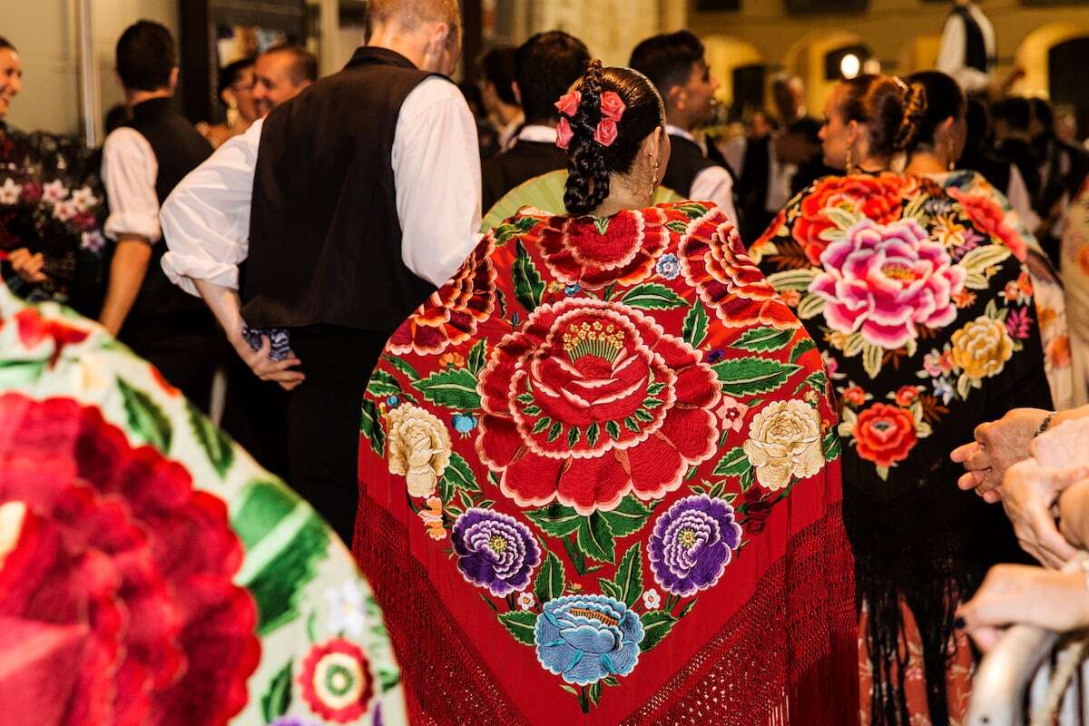 Cuando el mejor desfile de mantones de Manila del mundo sucede en un pueblo catalán