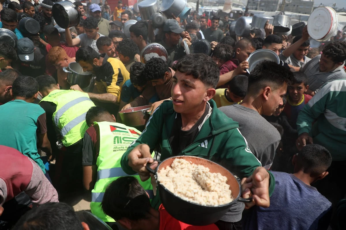 “¡Bajad las cabezas!”: el pánico de los palestinos tras recibir disparos en un reparto de comida en Gaza