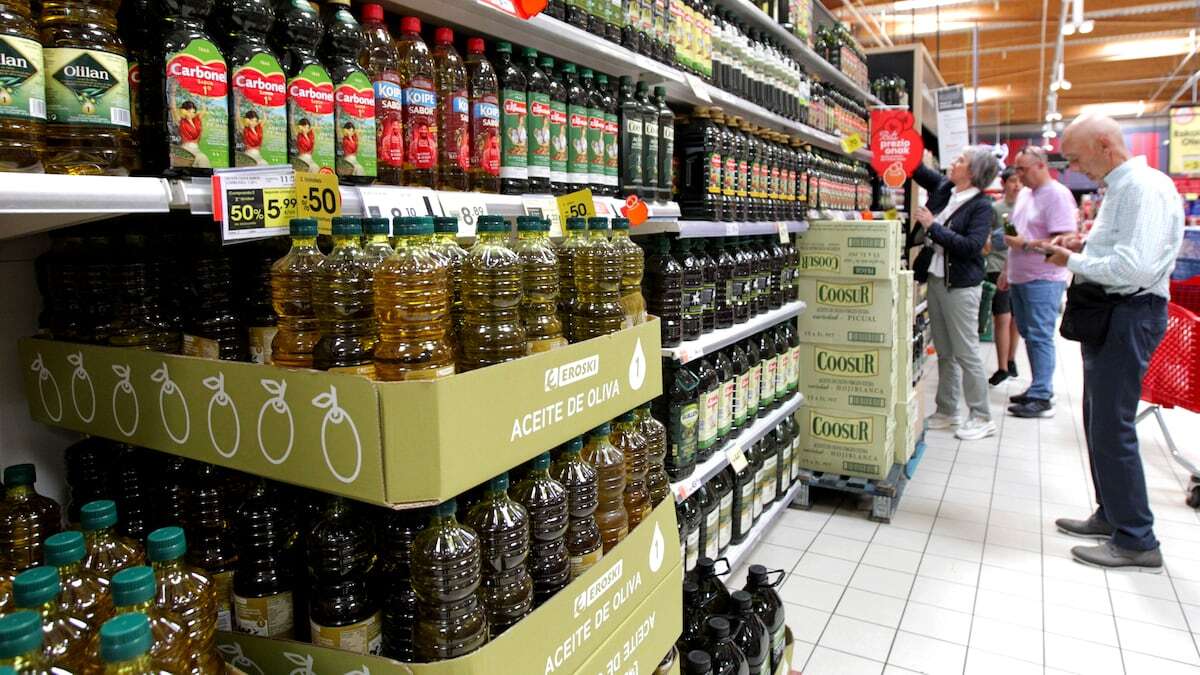 La inflación se situó en el 2,9% en enero, una décima menos de lo avanzado, por la bajada del precio del aceite de oliva