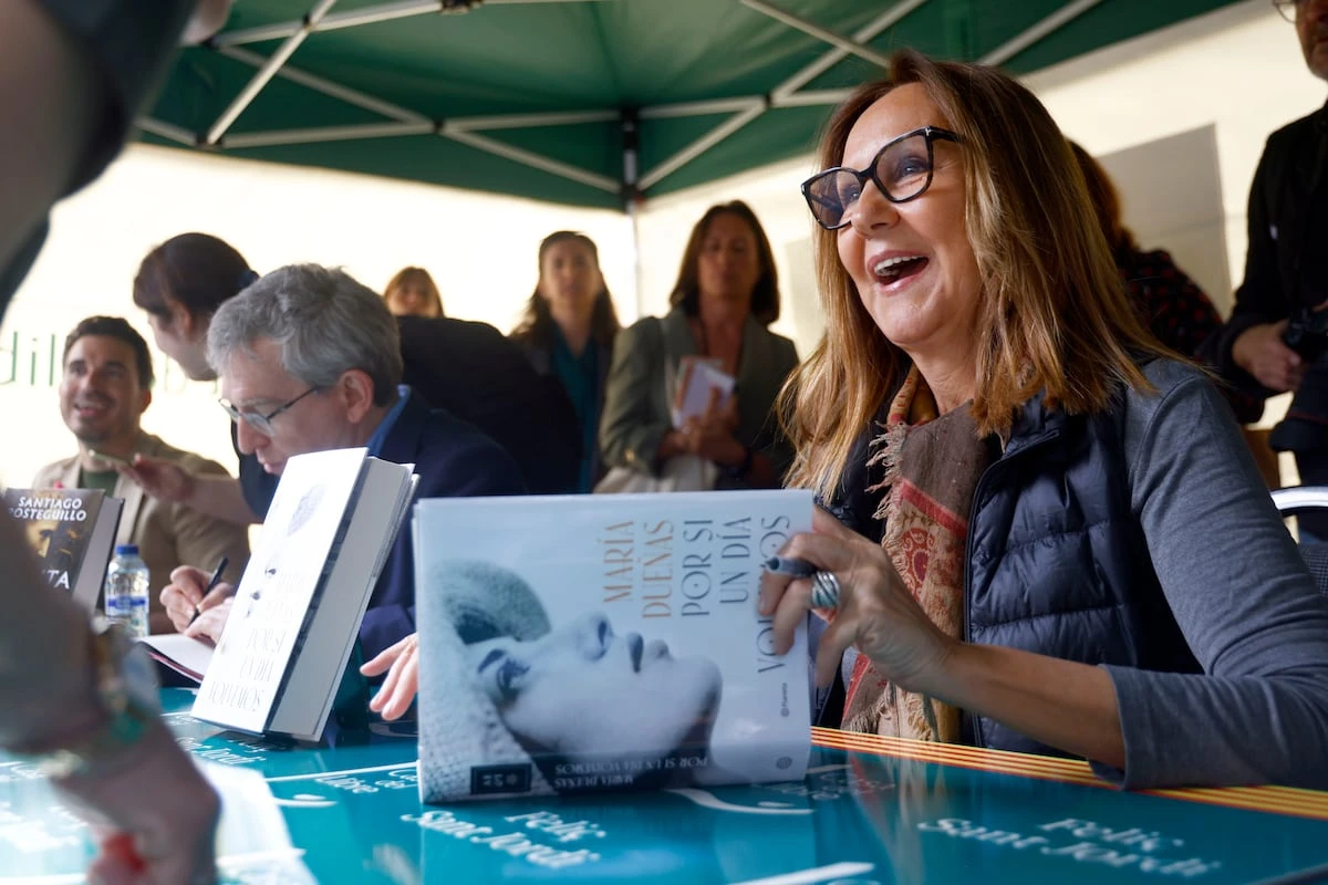 La última novela de María Dueñas, Superlópez al rescate, la familia Torrente Ballester al desnudo y otros libros de la semana