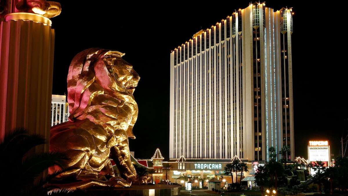 La demolición del Casino Tropicana entierra el viejo Las Vegas