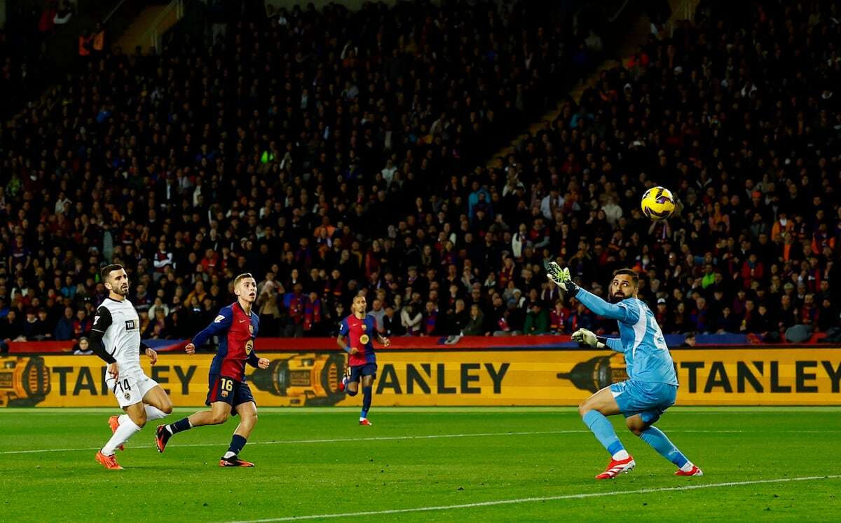 El Barça de los 101 goles se da un festín ante un Valencia muy vulnerable