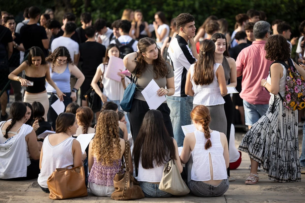 El aumento de la competitividad dispara el estrés escolar, sobre todo entre las chicas: “El Bachillerato es terrible para toda la familia”
