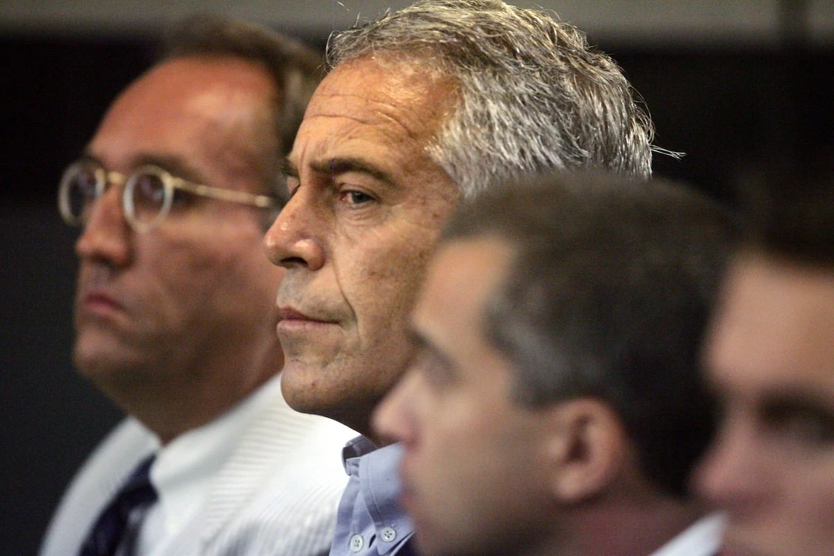 El Departamento de Justicia avisó en mayo a Trump de que su nombre figuraba en los ‘papeles de Epstein’, según ‘The Wall Street Journal’
