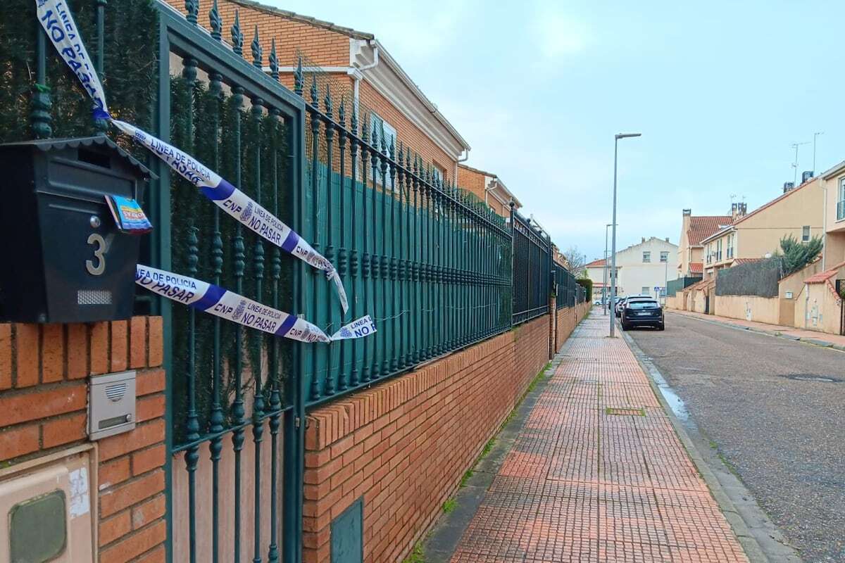 Detenidos tres menores por la muerte de una educadora de un piso tutelado en Badajoz