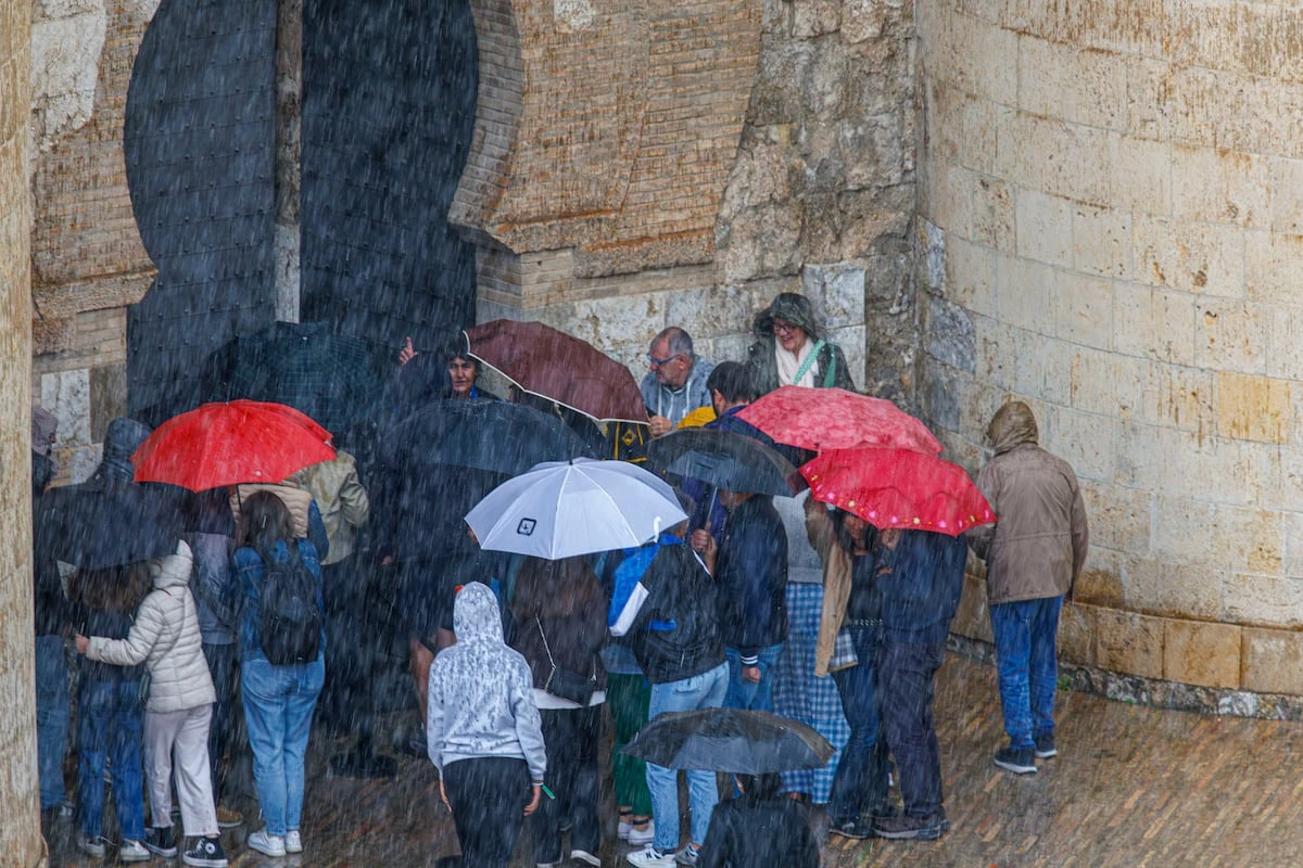 La lluvia y las tormentas ponen en alerta a 15 comunidades autónomas, tres de ellas con riesgo importante
