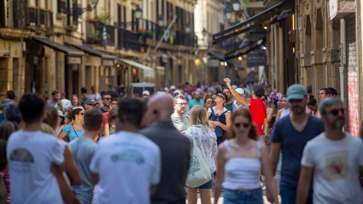 Vivienda declara zonas tensionadas a San Sebastián, A Coruña y 21 municipios navarros