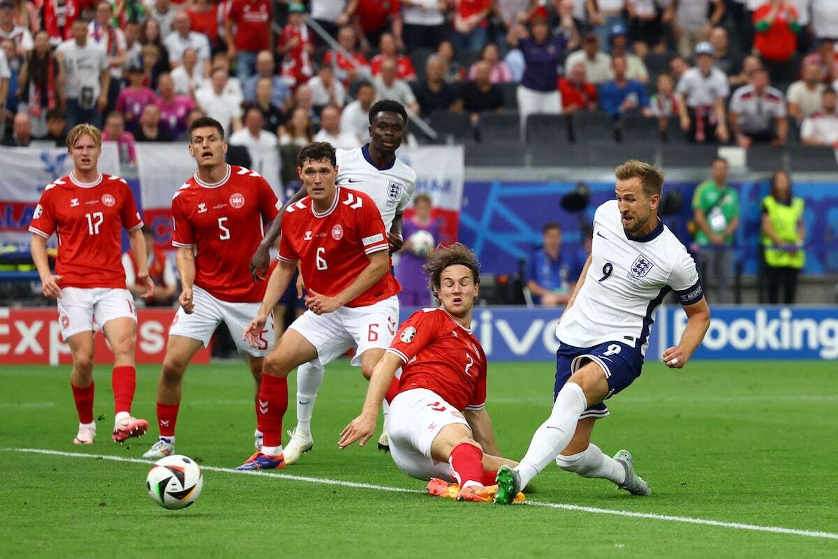 Dinamarca sonroja a la caótica Inglaterra con un empate merecido