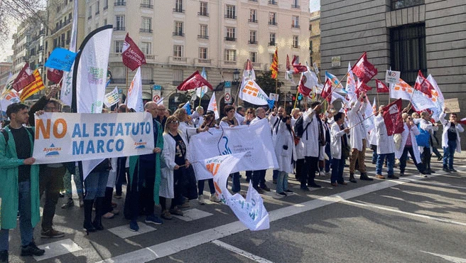 Los médicos irán mañana a la huelga para exigir un Estatuto Marco que rebaje su jornada: 