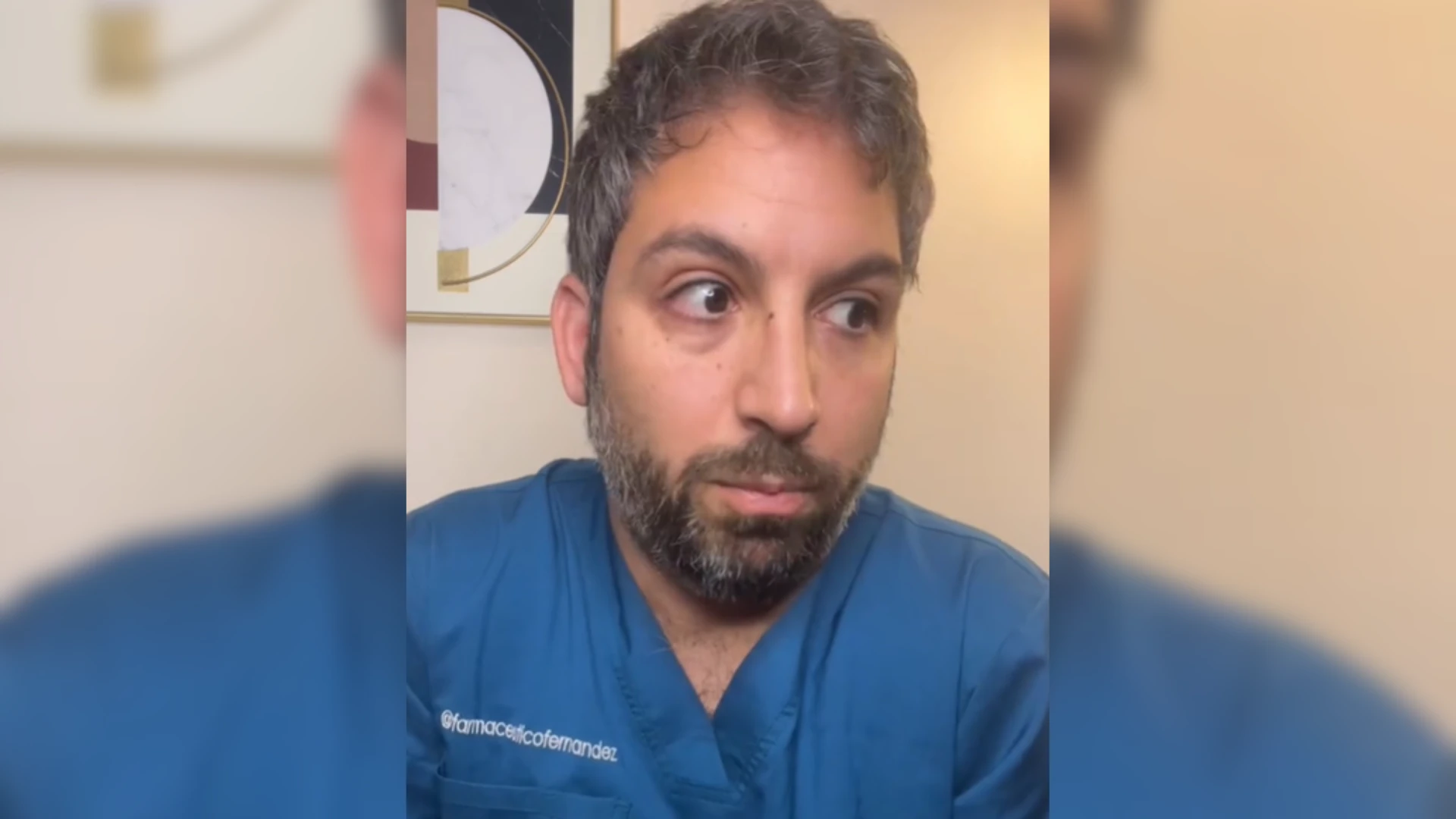 Entra una clienta en su farmacia y la conversación que mantiene con su hijo deja al farmacéutico a cuadros: 