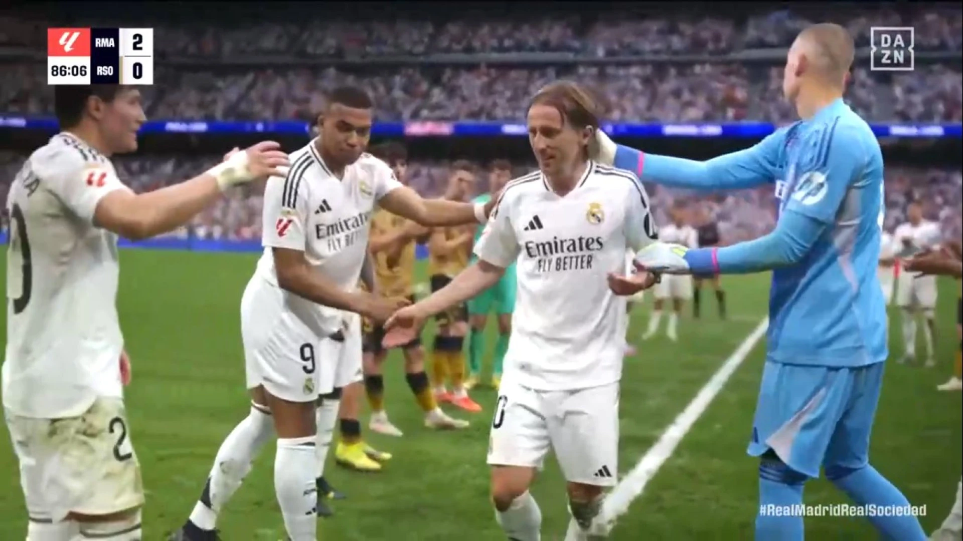 Paco González reacciona al emotivo acto de homenaje a Modric: 