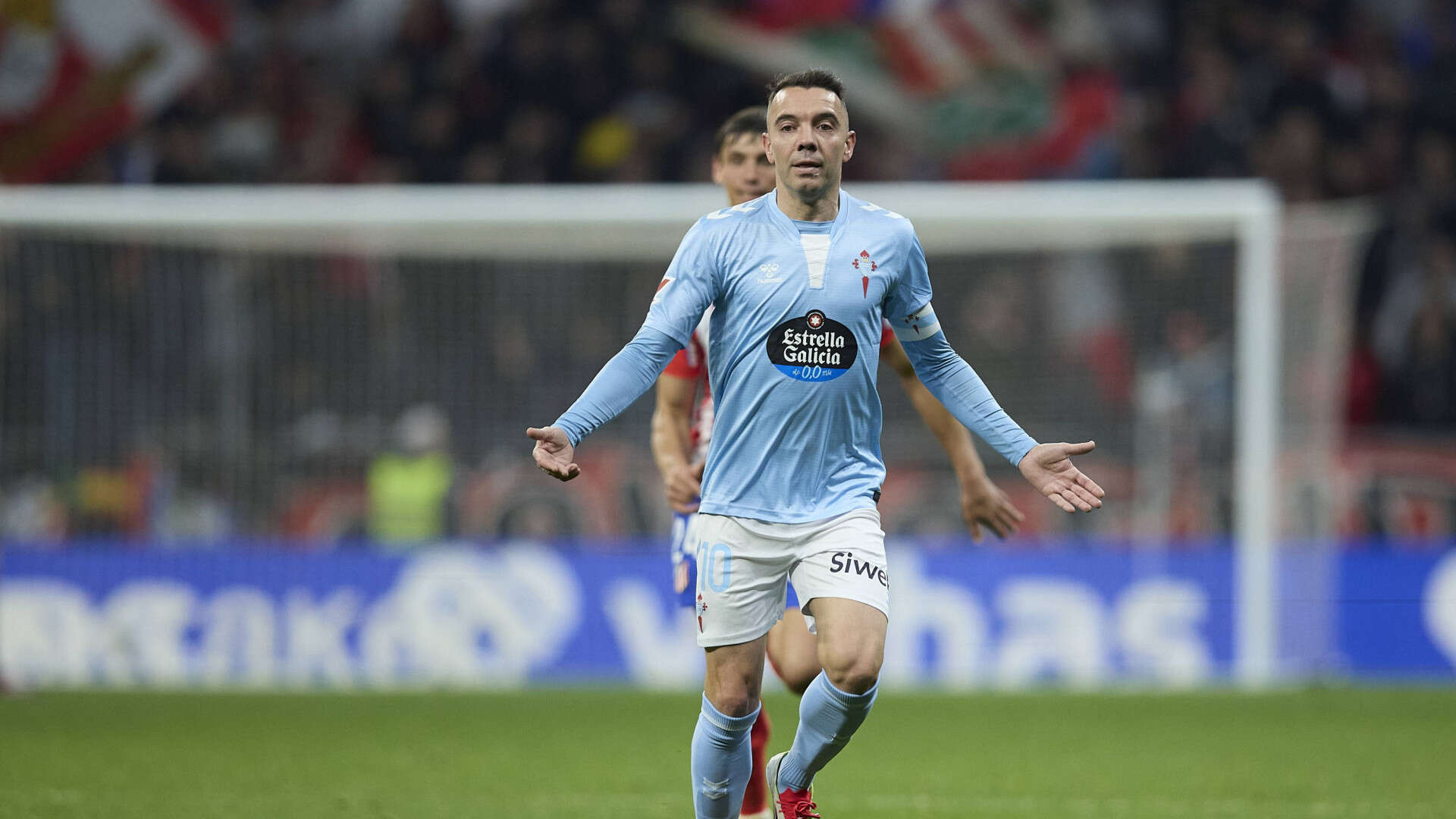 La respuesta viral de Iago Aspas a Giuliano Simeone antes de lanzar el penalti durante el Atlético-Celta: 