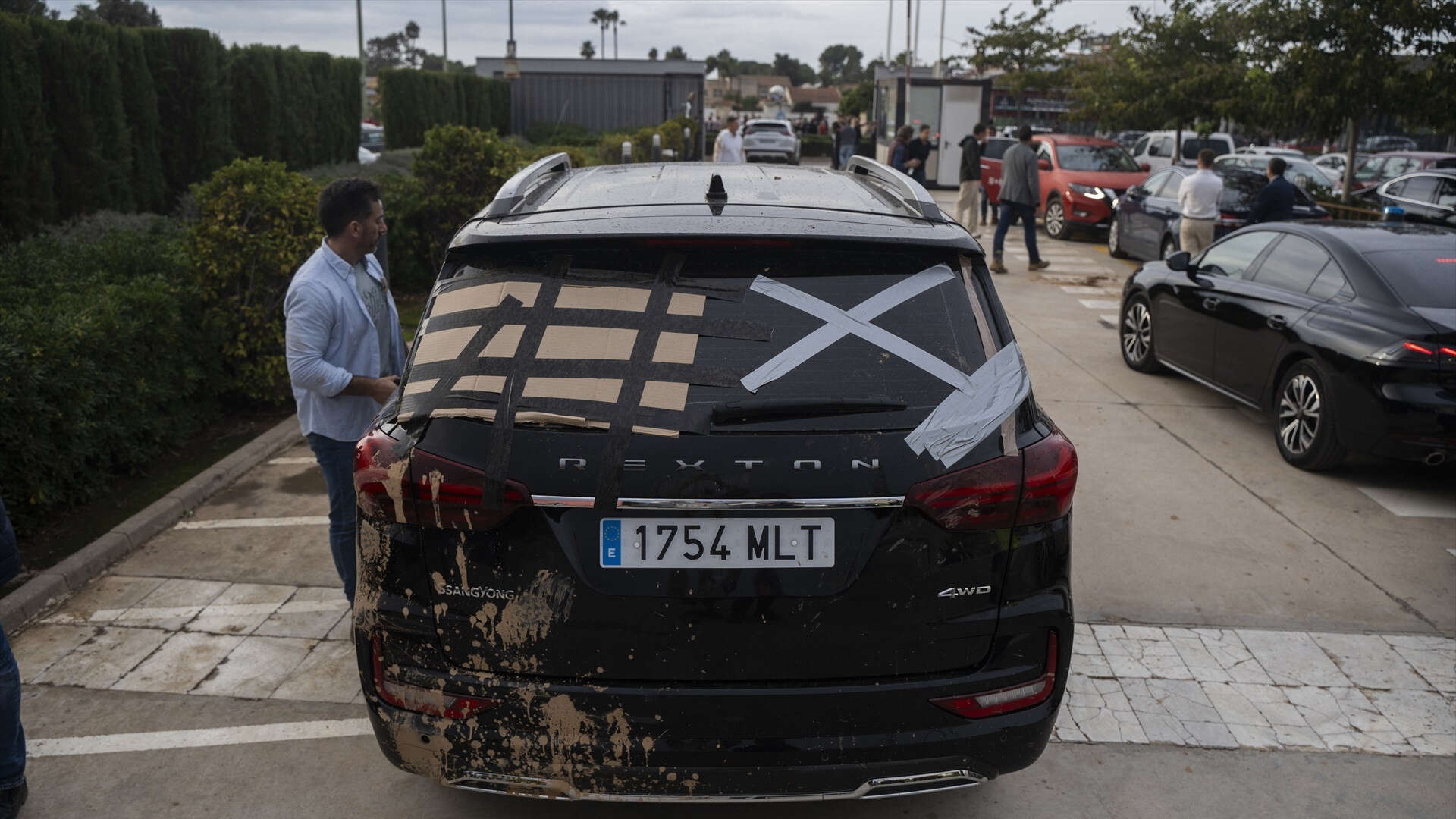 3 detenidos en Paiporta, como presuntos responsables de golpear al coche del presidente, Pedro Sánchez