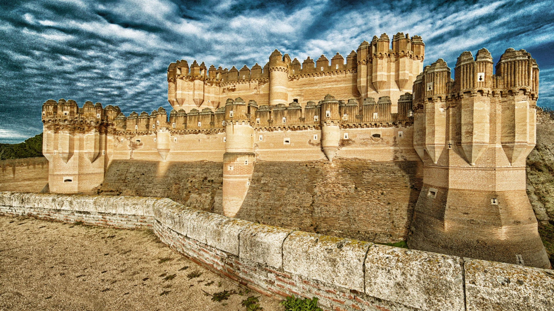 El pueblo de España donde nació el último emperador del Imperio Romano: su castillo no tiene comparación
