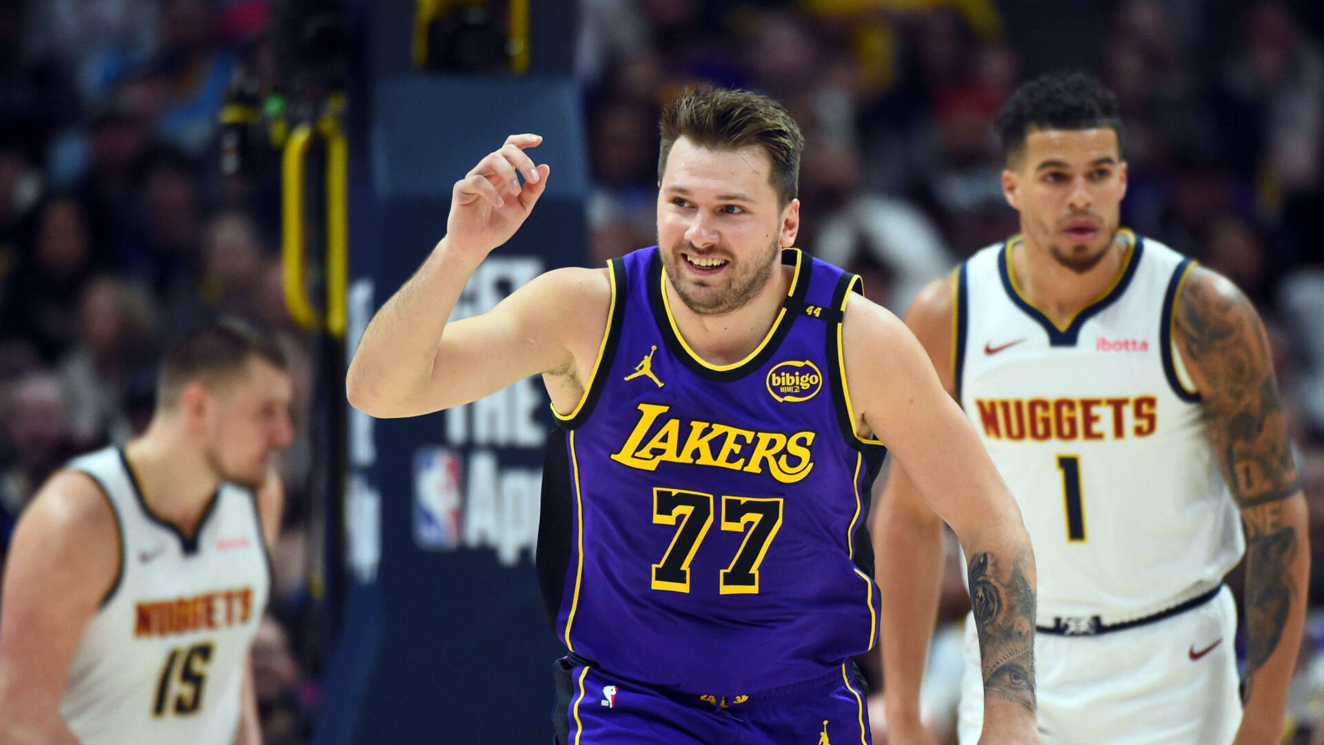 Doncic disfruta de su primera gran noche con los Lakers