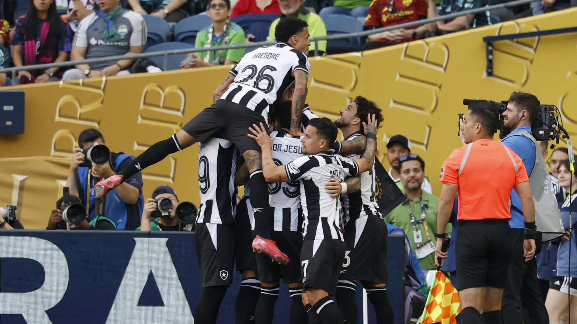 El Botafogo derrota al Seattle Sounders; empate sin goles en el Palmeiras-Oporto
