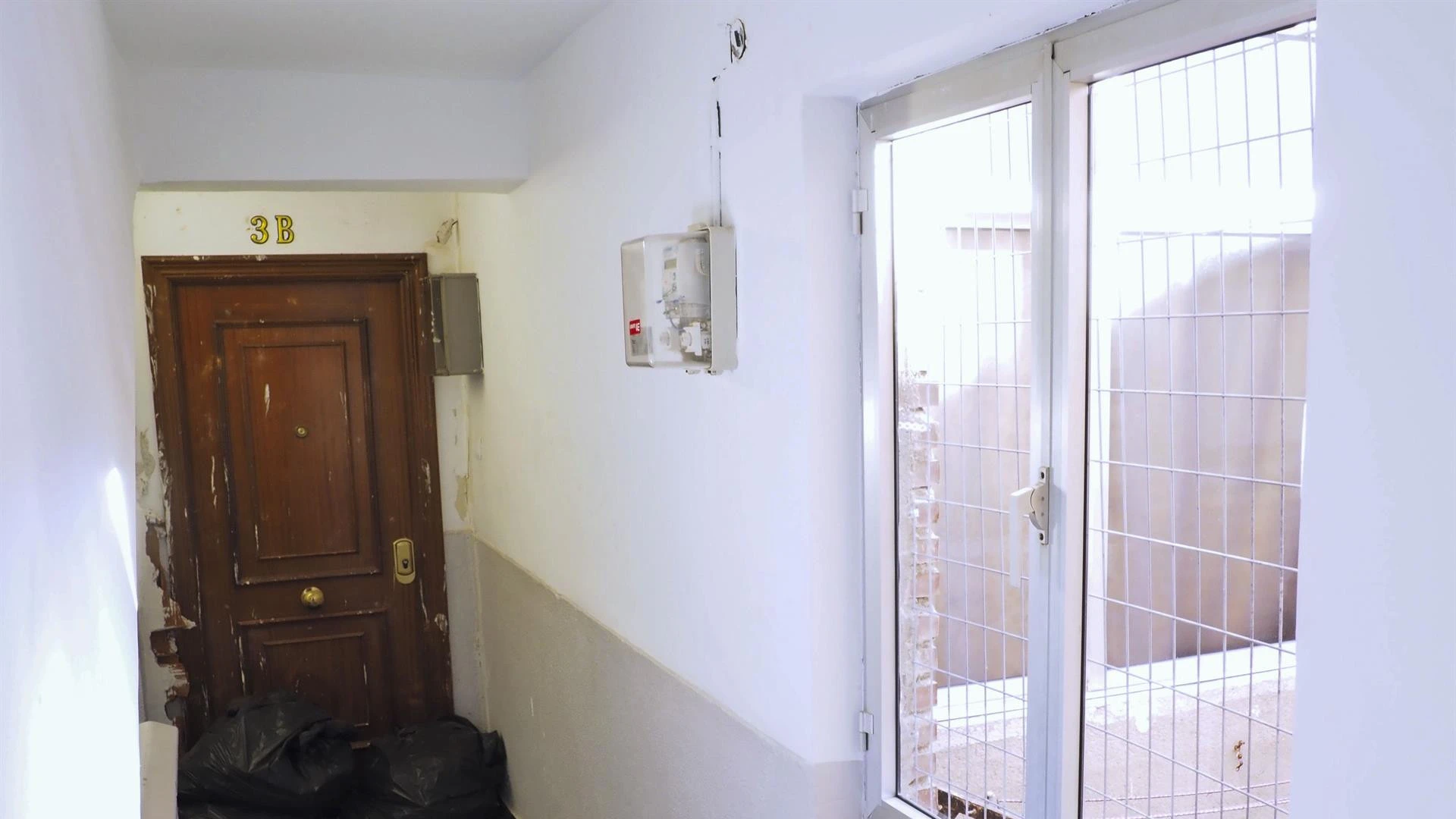 La decisión de unos okupas de Tarragona que le termina costando 5.000 euros al propietario y que nada tiene que ver con luz y gas