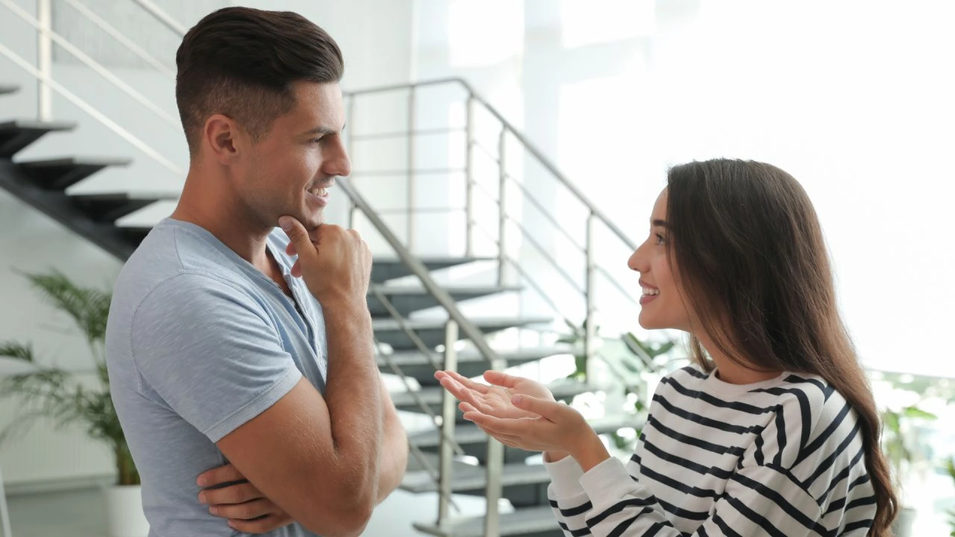 Qué significa no mirar a los ojos cuando alguien te habla, según la psicología