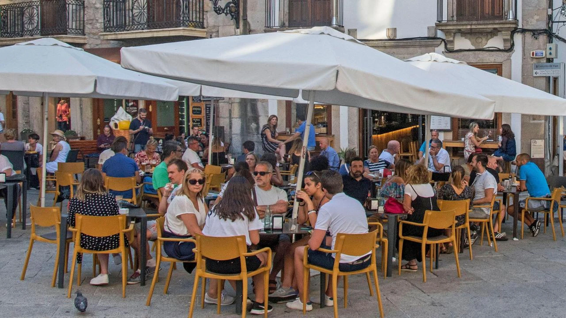 Cambio drástico en bares y restaurantes: el objeto que va a desaparecer al tomar café que afecta directamente a los clientes