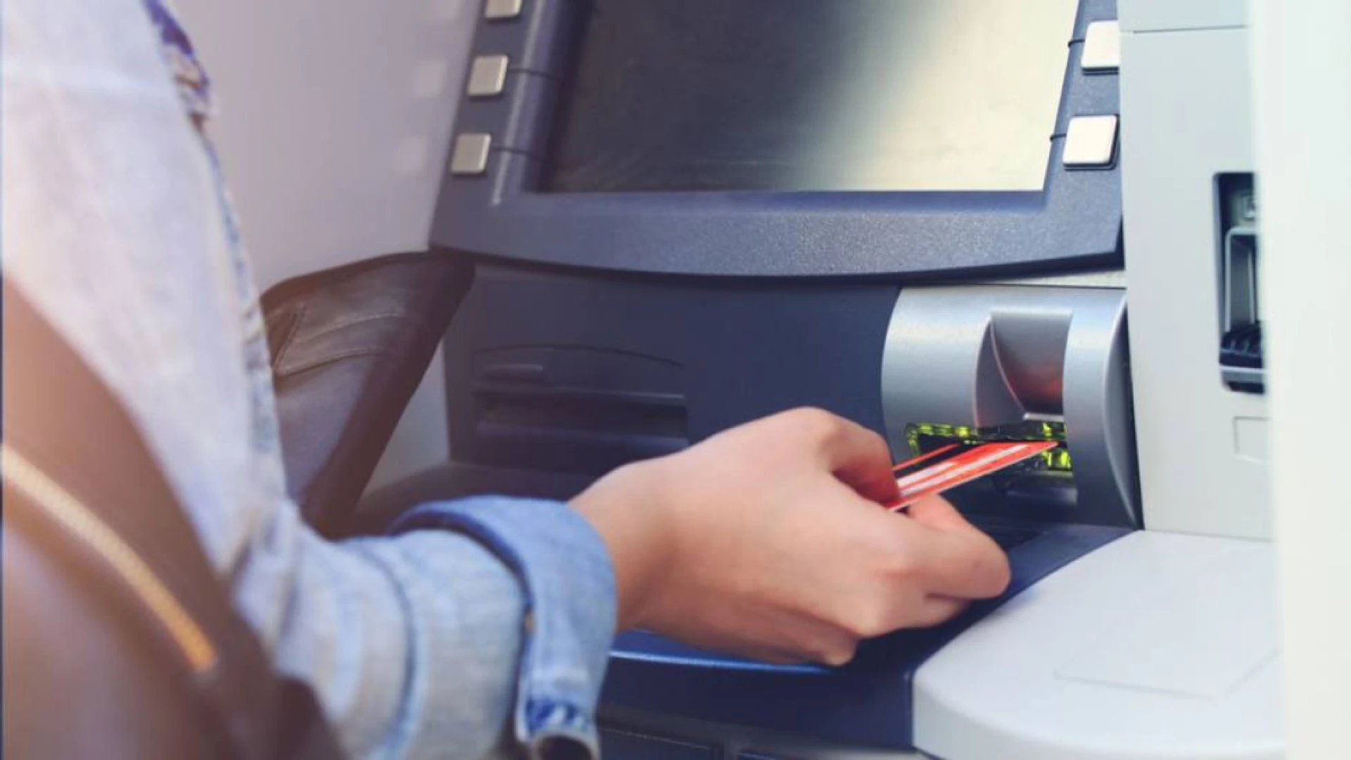 ¿Vas a sacar dinero en el cajero automático? Haz esto antes o podrían vaciar tu cuenta