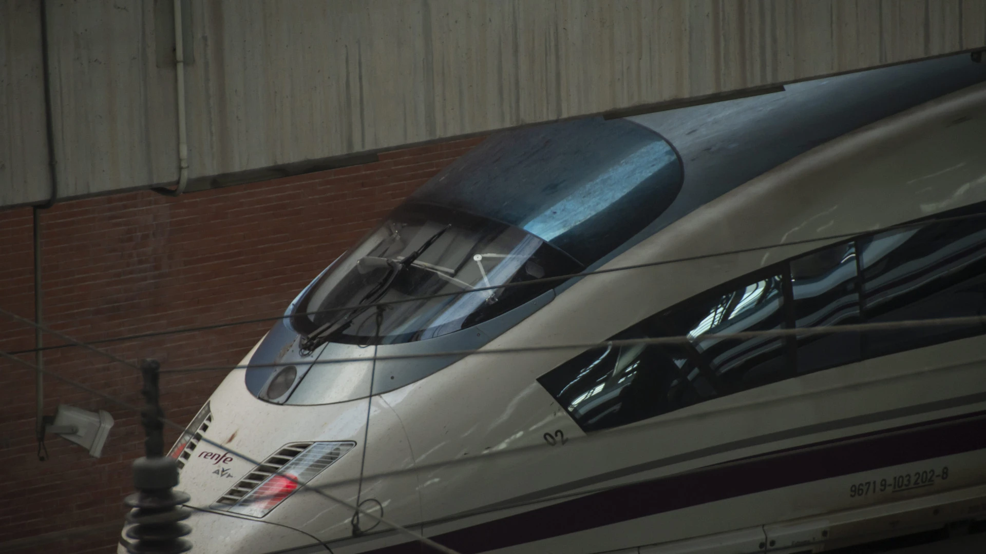 Suspendido el tráfico de trenes entre Barcelona, Valencia y Alicante a través del corredor mediterráneo por el aviso rojo de lluvias torrenciales