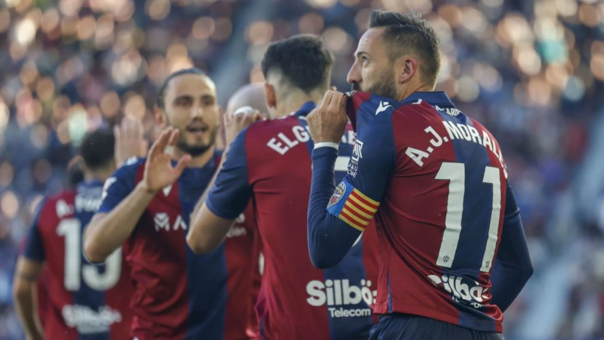 El Levante golea a un tocado Zaragoza y es líder provisional de Segunda