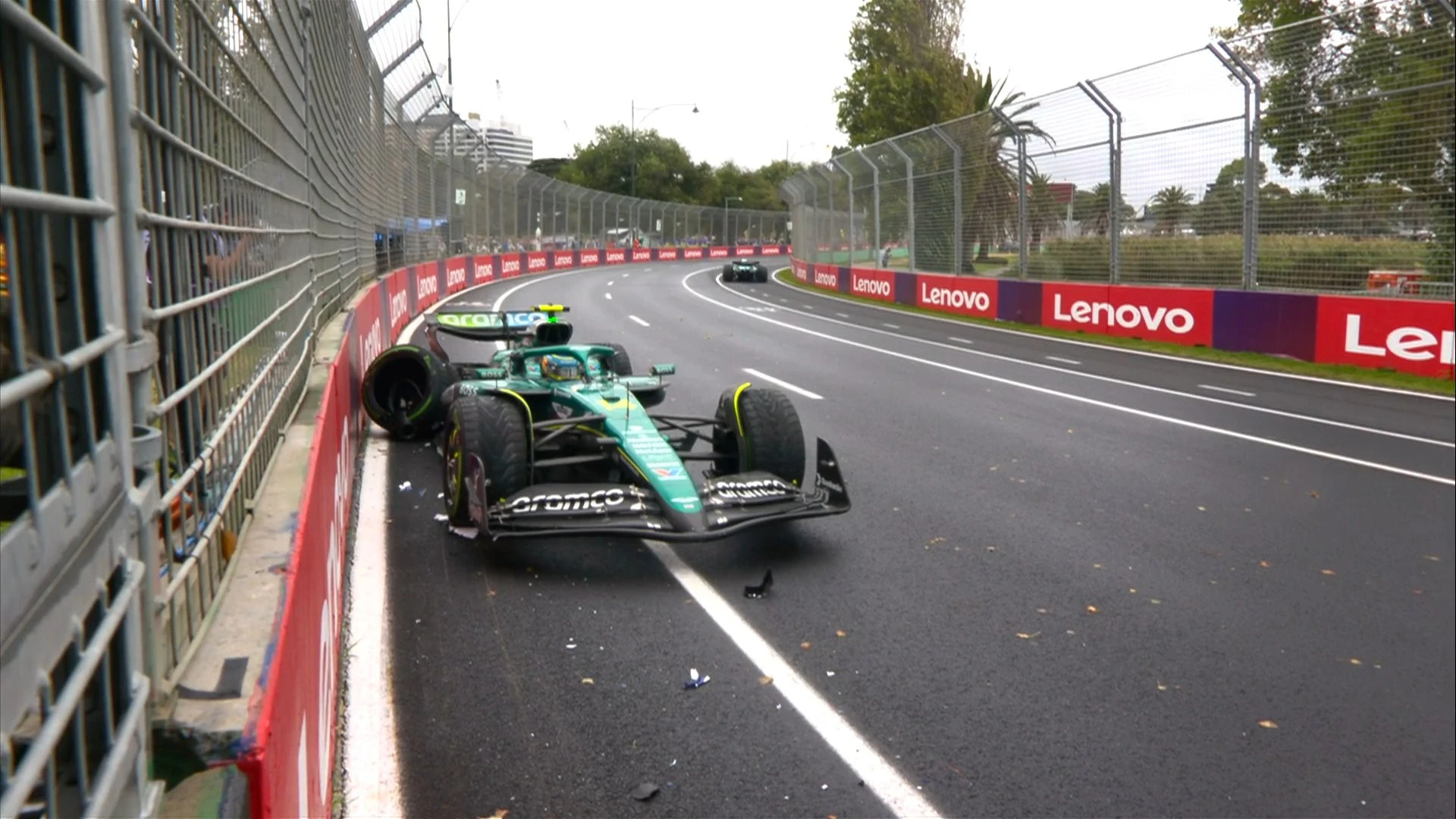La explicación del accidente de Alonso en Melbourne: 