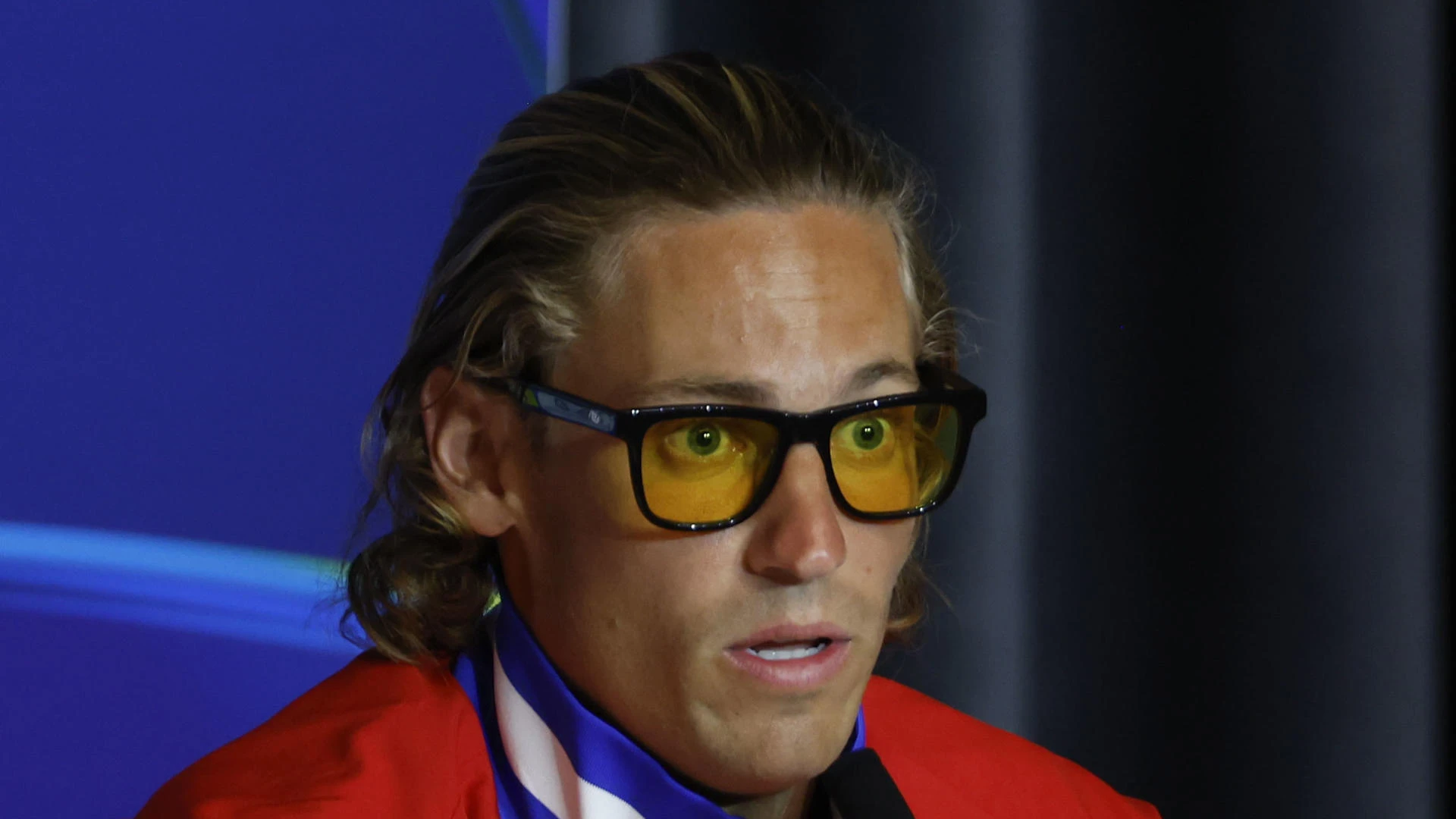 Llorente se defiende por el uso de sus famosas gafas: 