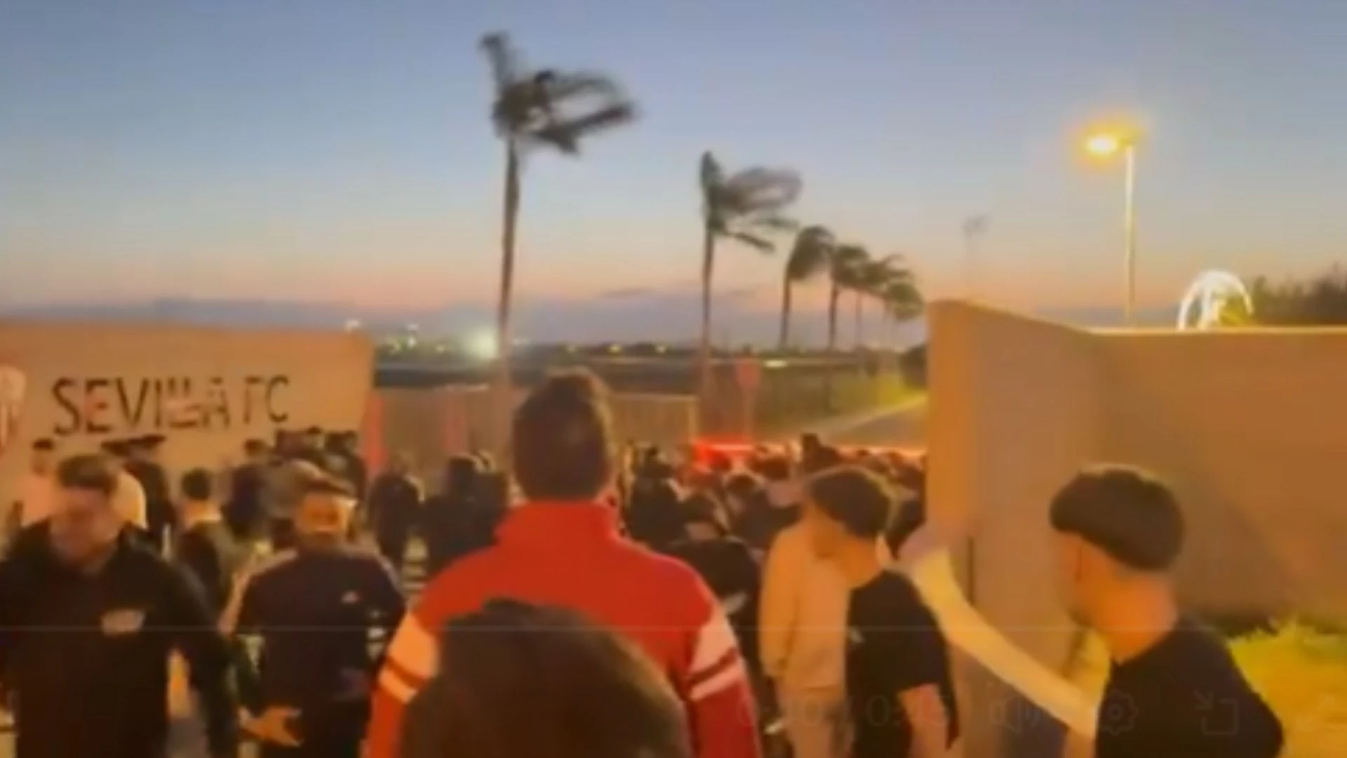 El Sevilla condena y denuncia el ataque vandálico organizado sufrido en la ciudad deportiva tras la derrota contra el Celta