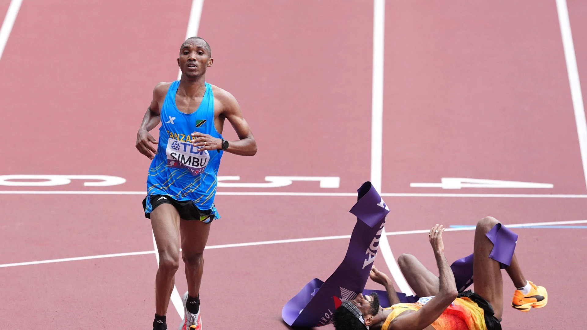 El campeón mundial de maratón se decide por 'foto finish'
