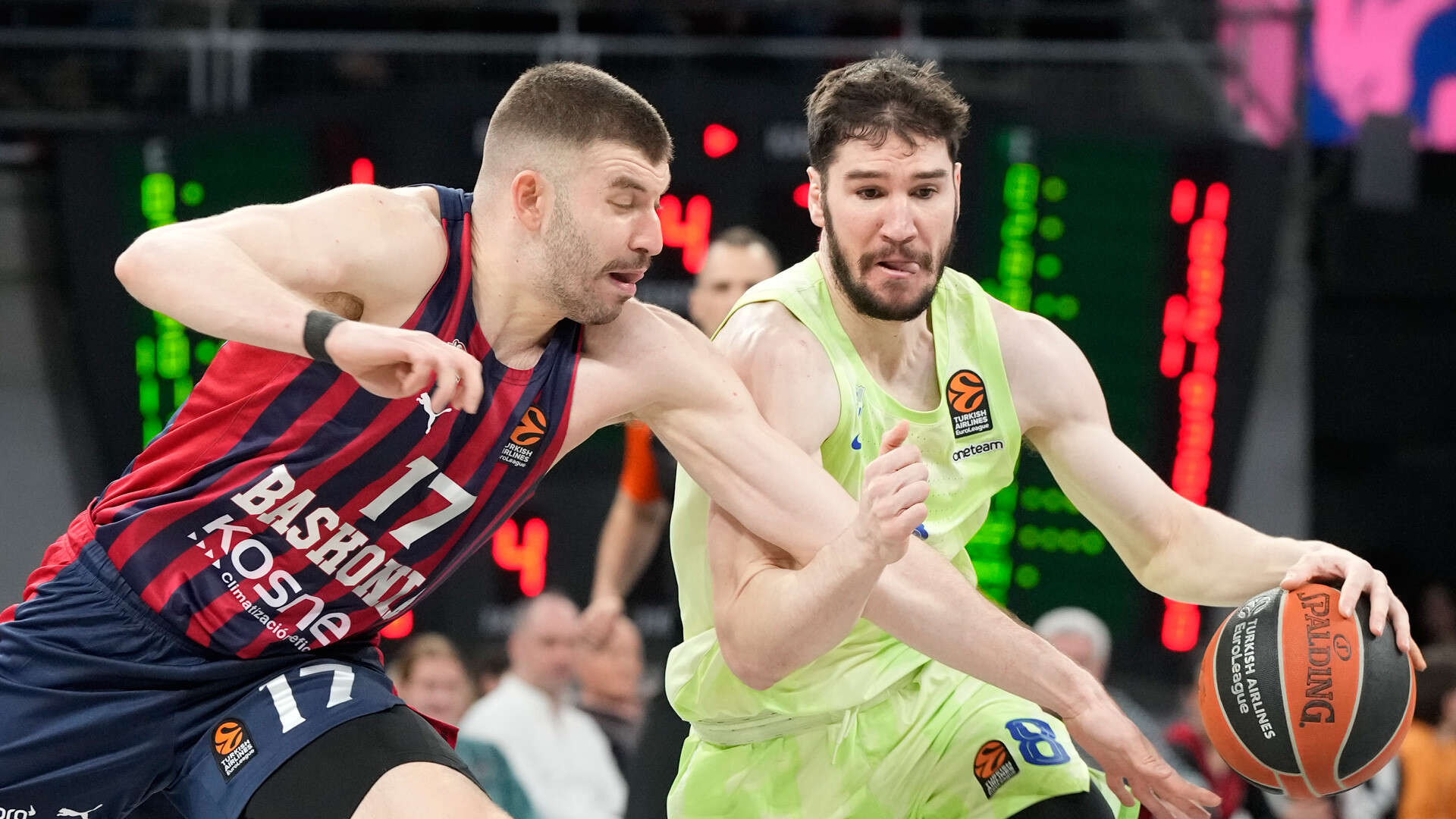 Forrest le da un triunfo sobre la bocina a Baskonia frente al Barça en la Euroliga