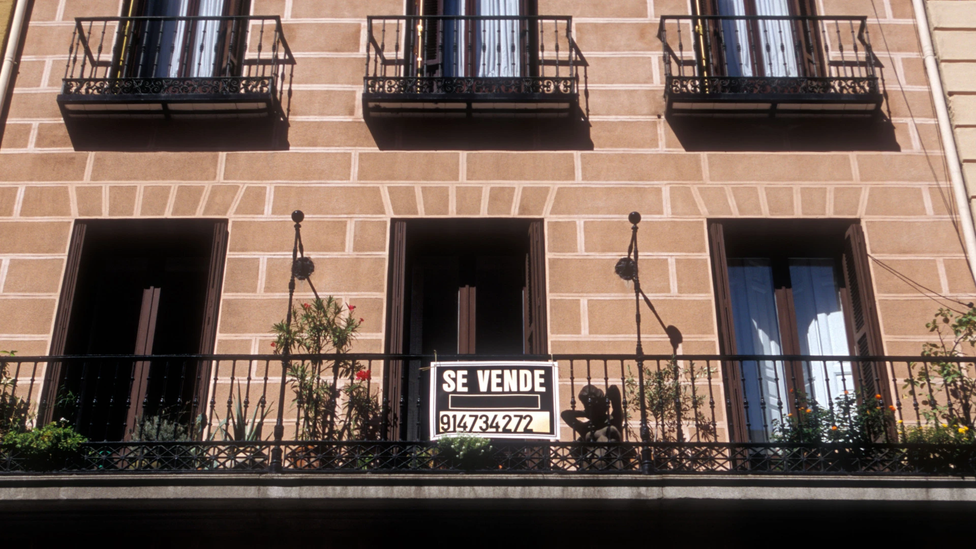 Carlos compra una vivienda en Madrid y el impuesto que tiene que pagar le desespera: 