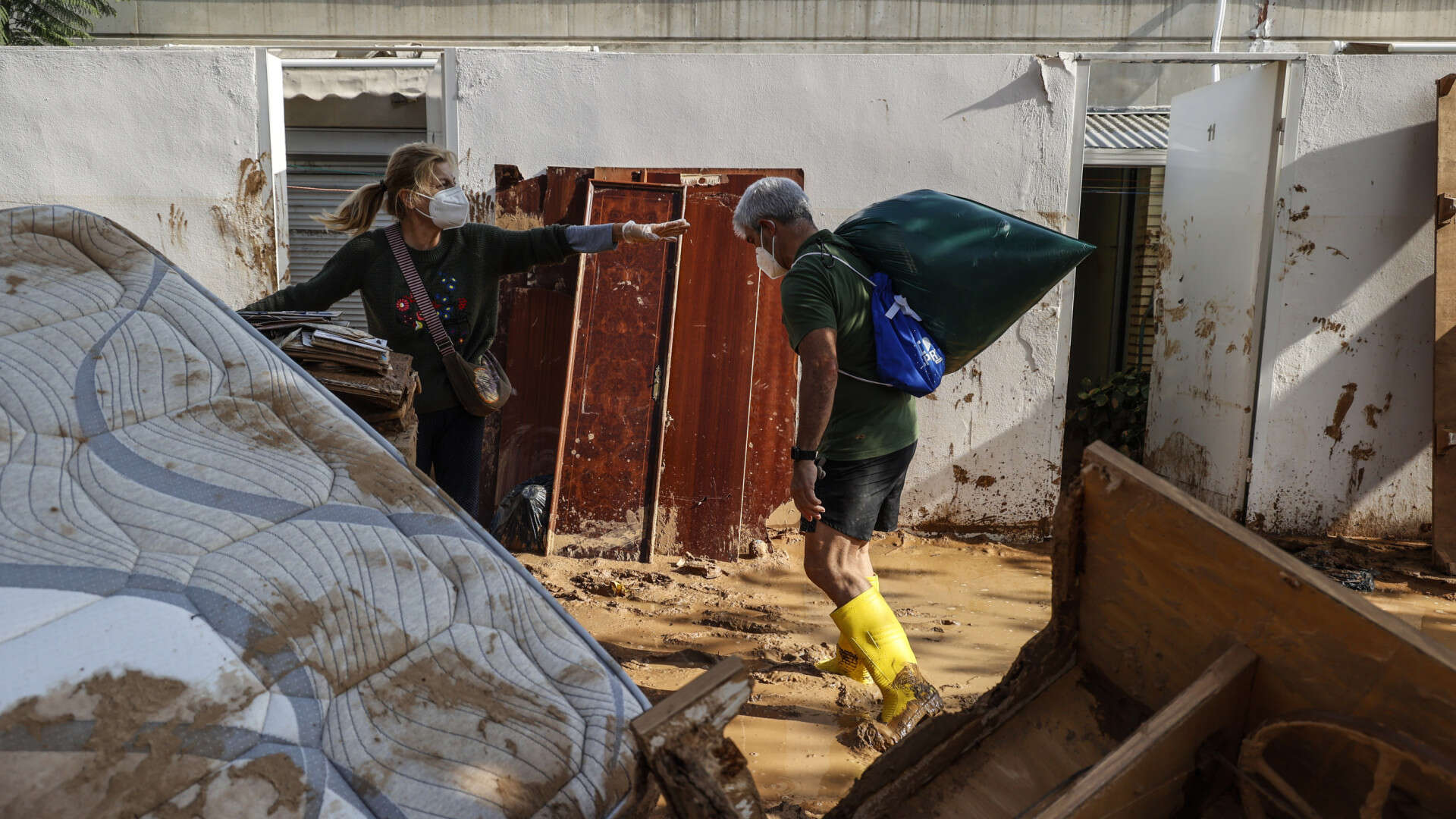 Aldaya, Picanya o Ribarroja urgen enfermeros, cocineros o limpiadores tras las inundaciones con sueldos de hasta 1.300 euros