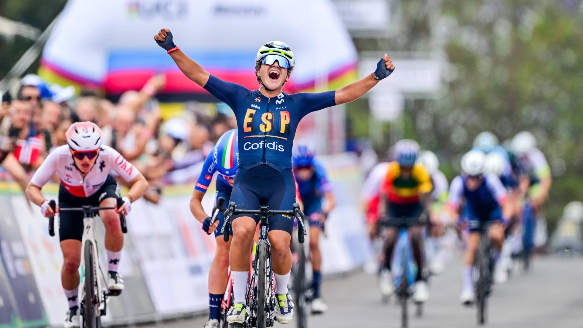 Paula Ostiz, el futuro del ciclismo español, se viste de arcoíris en Ruanda