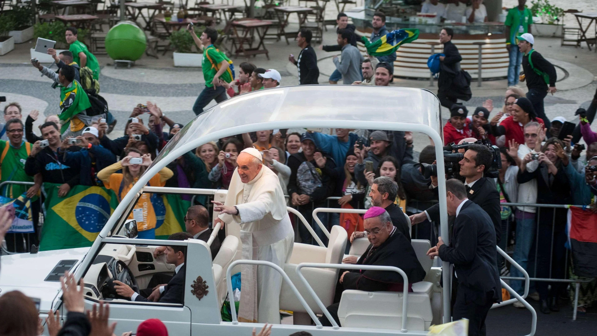 El emotivo vídeo promocional del Mundial de Brasil que tuvo al Papa Francisco como protagonista