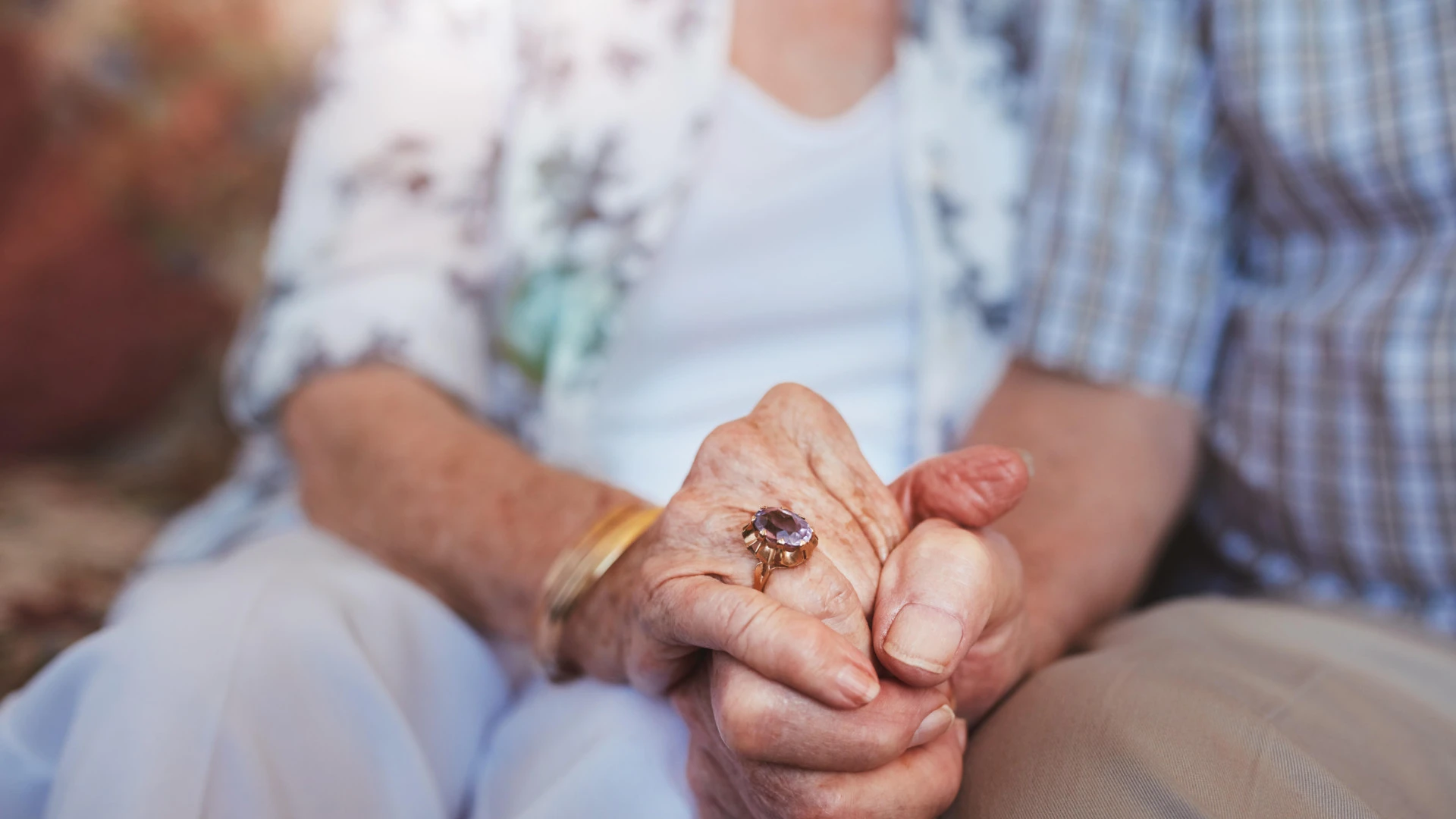 Este es el pequeño gesto que puede frenar el deterioro cognitivo en mayores de 60 años: una actividad sencilla cada vez más en desuso