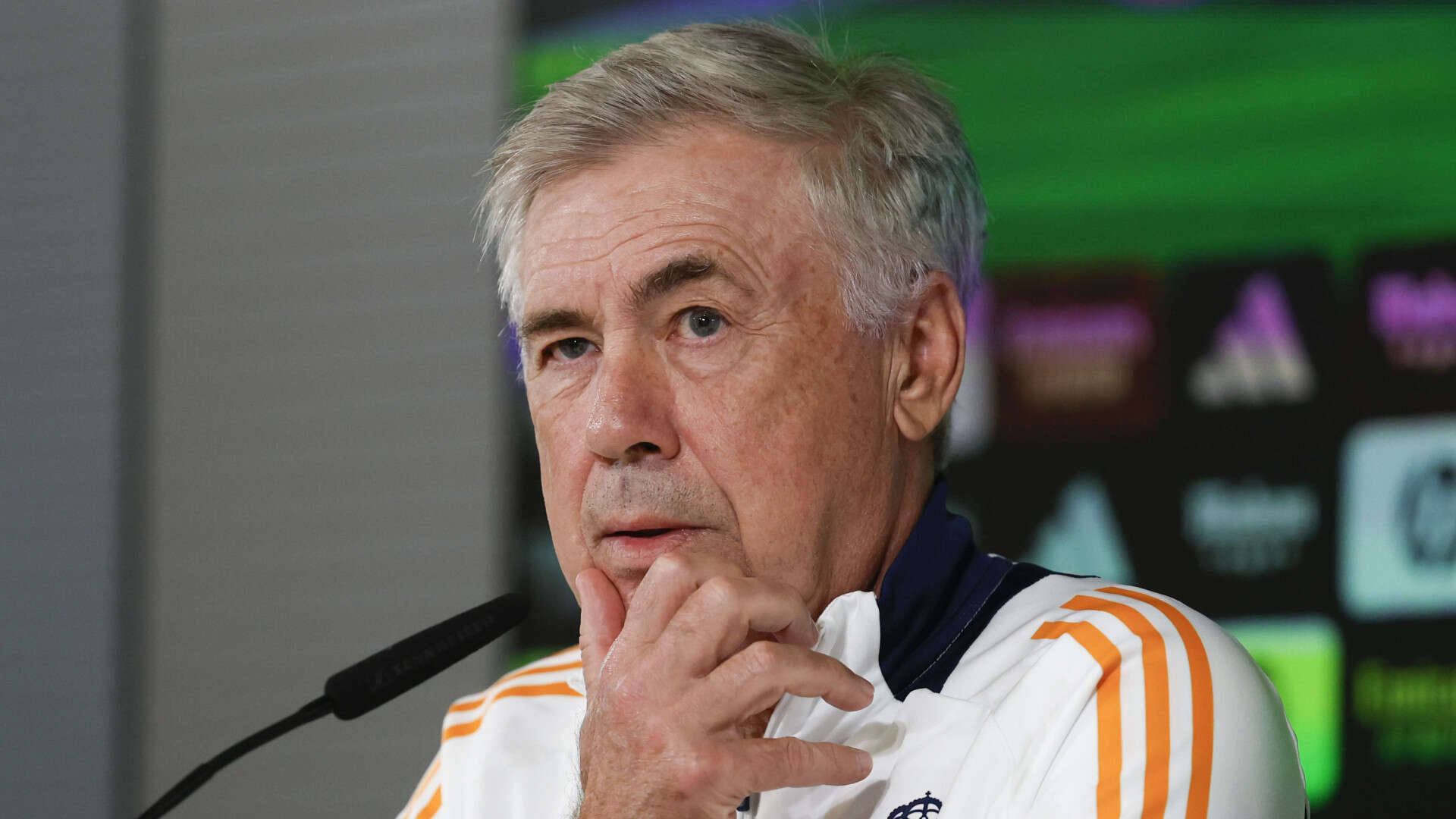 Ancelotti ve a Mbappé 