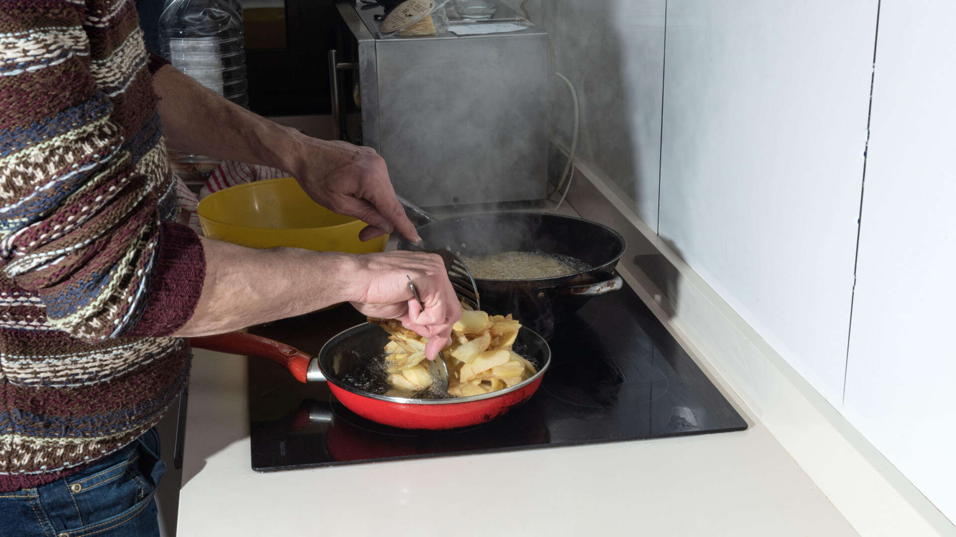 El gesto que haces para conservar tus patatas y que acaba echándolas a perder antes de tiempo: desarrollo de moho