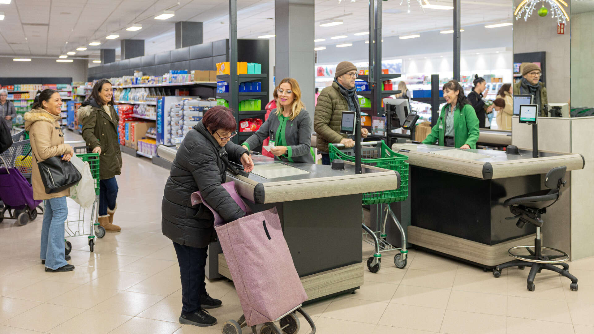 Mercadona amplía plantilla con 5.000 nuevos empleos para el verano 2025: Este es el sueldo, los horarios y las ciudades donde puedes trabajar